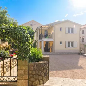 Apartment Ivona Na 1. Katu, Malinska